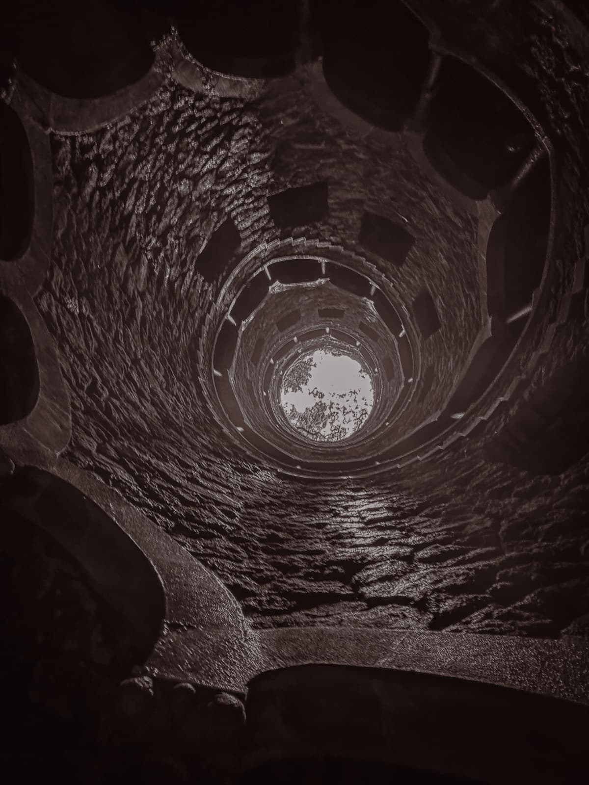 O poço iniciático de Sintra, uma descida em espiral até a luz